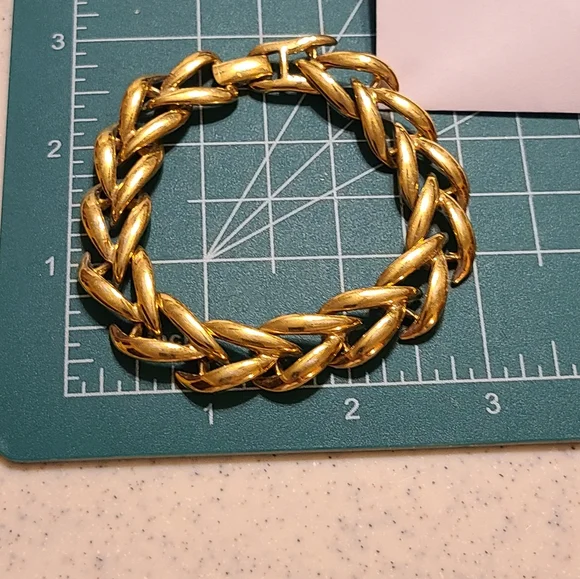 Vintage Gold Link Bracelet - Picture 2 of 6